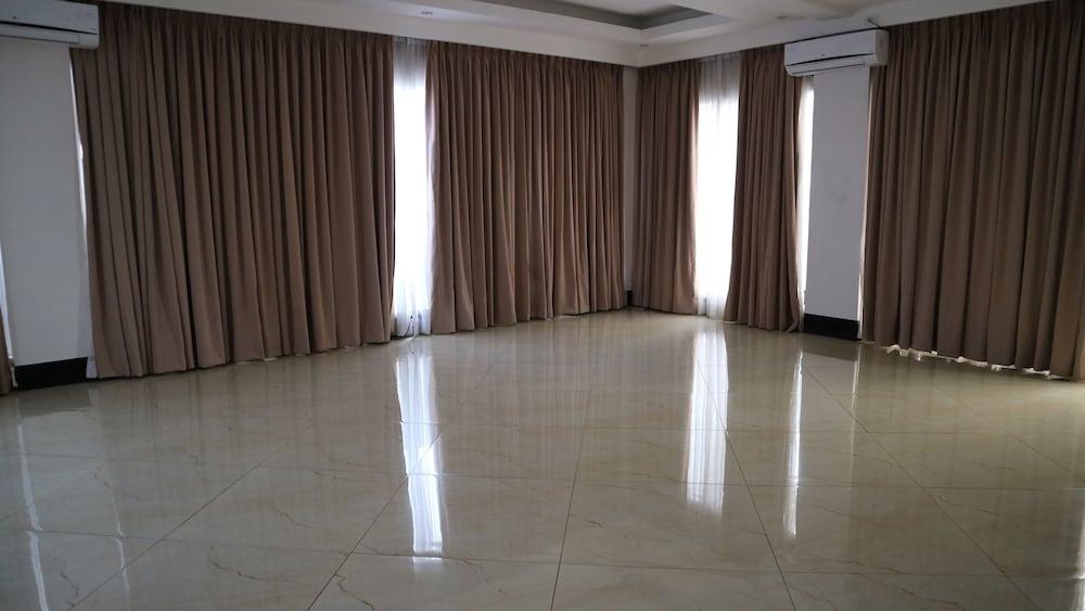Doniti Suites And Events Place Mandaluyong Exterior photo